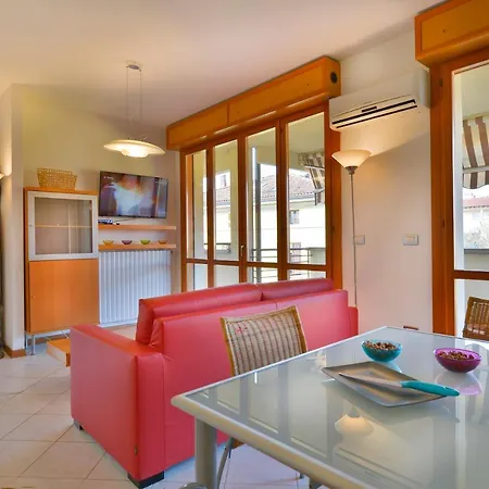 Ur-nest Emilia Levante B Apartment